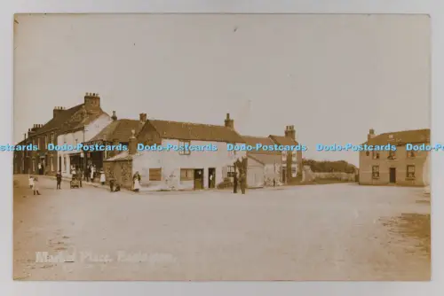 C032572 Easington Market Place East Yorkshire Lebensmittelhändler und Draper R N Lister Sprin