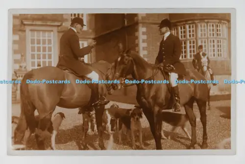 C032990 Burton Pidsea East Yorkshire Männer auf den Pferden Hunde PM Beverley 1926