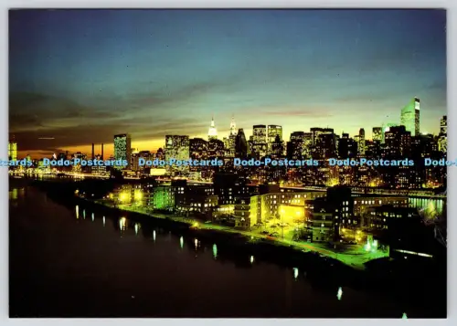 L363375 New York bei Nacht mit Roosevelt Island im Vordergrund Alma Alfred Ma