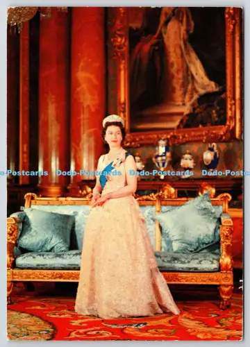L363797 Her Majesty Queen Elizabeth II At Buckingham Palace Kardorama Potters Ba