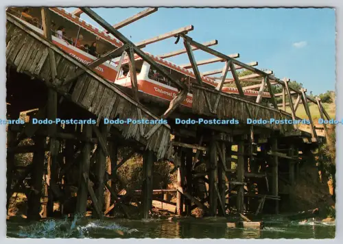 L364767 Glamortram Crosses Collapsing Bridge Universal City Studios