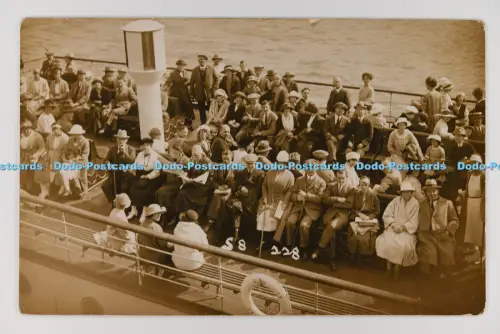 C033278 Personen auf dem Brett für Clovelly. Glen Gower. Swansea. 1922