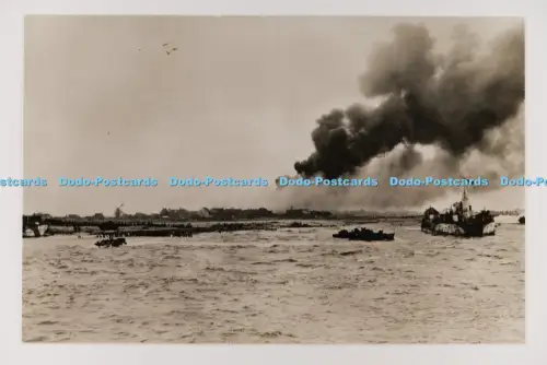 C033293 Strandkopfszene als Panzerlandungsboot nähert sich. H. Slabber. Westkapel