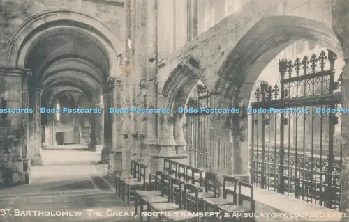 R048067 St. Bartholomäus der große Norden Transept und Krankenwagen Blick nach Osten