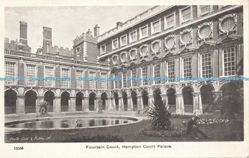 R048110 Fountain Court Hampton Court Palace Gale and Polden