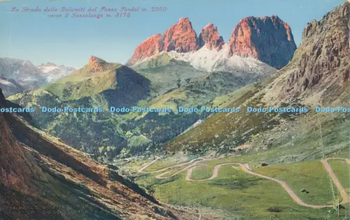 R048220 La Strada delle Dolomiti dal Passo Pordoi m 2250 verso il Langkofel m 3