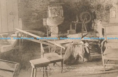 R048341 Innenraum der berühmten alten Schmiede Gretna grün