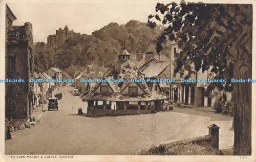 R048417 Der Garnmarkt und Schloss Dunster 1950