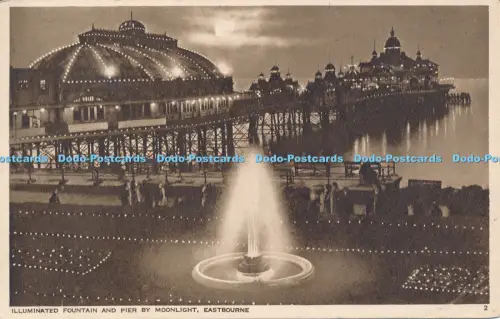 R048468 Beleuchteter Brunnen und Pier bei Nacht Eastbourne S und E 1954