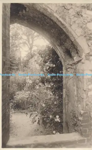 R048643 Alte Postkarte Fensterbogen
