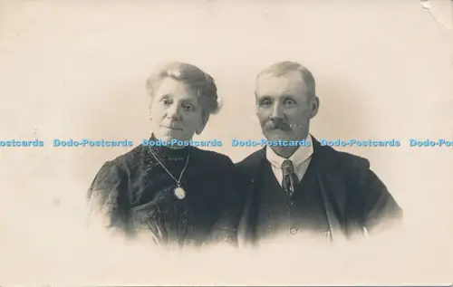 R048649 Alte AK Frau und Mann
