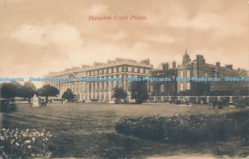 R048980 Hampton Court Palace 1908