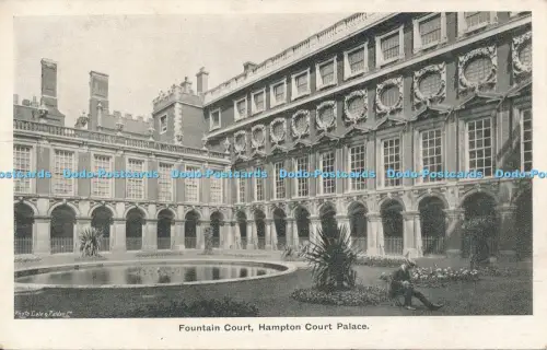 R049274 Fountain Court Hampton Court Palace Wellington