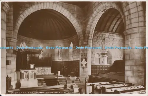 R049503 Innenraum der Crathie Kirche zeigt königliche Kirchenbank weiß Best of All RP