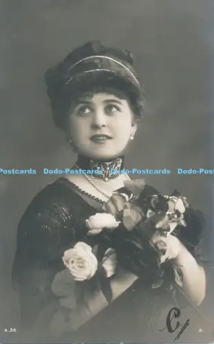 R049982 Alte AK Frau mit Blumen Dreh RP 1911