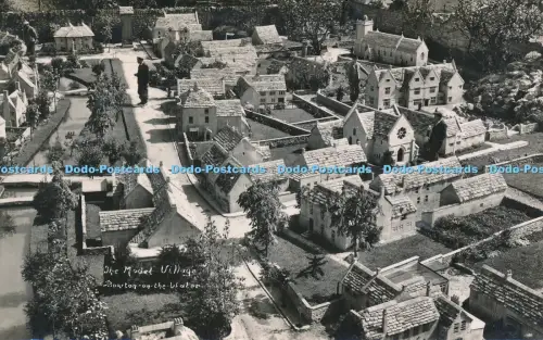 R049987 Das Modelldorf Bourton am Wasser RP