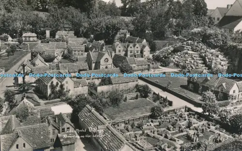 R049988 Das Modelldorf Bourton auf dem Wasser RP