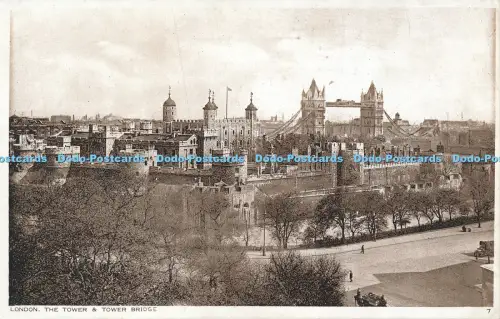 R050094 London The Tower and Tower Bridge Photochrom