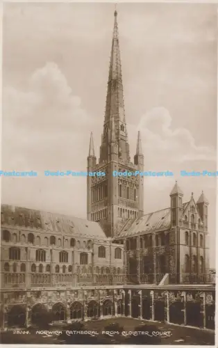 R050705 Kathedrale von Norwich vom Kreuzgang Court R Townshend RP