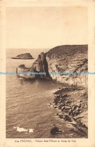 R051096 Cap Frehel Falaise dans l Ouest et Amas du Cap