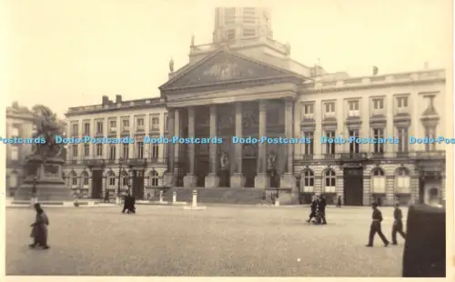 R051663 Alte Postkarte Platz