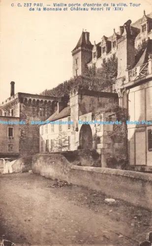R052038 Pau Vieille Porte d Entree de la Ville Tour de la Monnaie et Chateau Hen