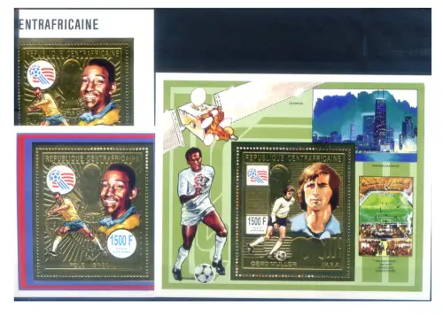 Zentralafrika. Sport. Fußball 1993. Briefmarke + 2 Zettel, alle 'Gold'.