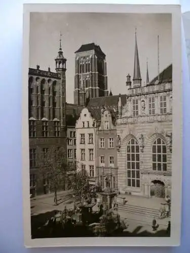 Foto-AK Danzig Artushof und St. Marie