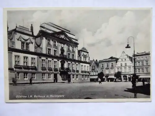 AK Güstrow i.M. Rathaus m. Marktplatz
