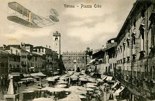 Verona Piazza Erbe - Postkarte mit Flugzeug im Flug auf dem Platz