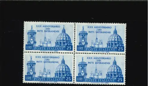 LATERANBÖCKE FARBFLECK AN DER BASIS DES OBELISKEN IN EINEM VIERTEL