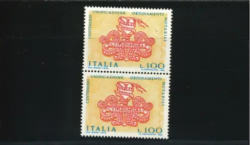 NOTARIERTES BLAUES PAAR NACH OBEN VERSCHOBEN DAS NACH UNTEN