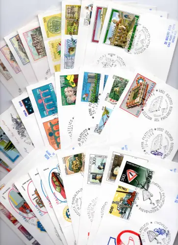 Italien 1984 kompletter Jahrgang auf Umschlag FDC Venetia