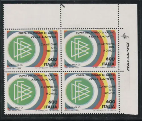 Fußball Italien 90er Viertel a. von f. oben rechts mit Maskottchenaufdruck