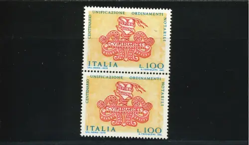 NOTARIERTES BLAUES PAAR NACH OBEN VERSCHOBEN DAS NACH UNTEN