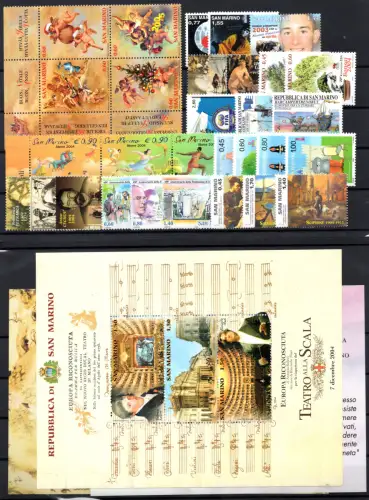 2004 San Marino kompletter Jahrgang mit Zetteln und Heft - postfrisch