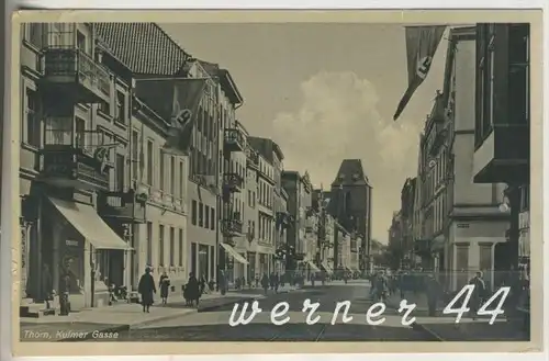 Thorn v.1941 Kulmer Gasse mit Hotel und Geschäfte und Fahnen  (5075)