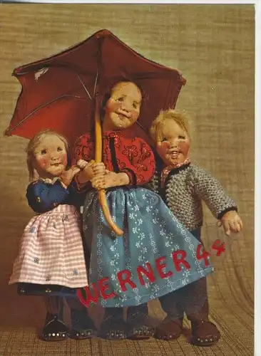 Einöde bei Villach v. 1972  Puppen-Frau mit Kinder unterm Regenschirm  --  siehe Foto !!  (30539)