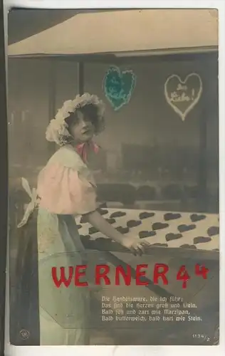 Bäcker-Handwerk v. 1917  Bäckerin mit Herzen aus Marzipan  (37870)