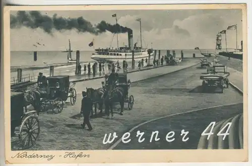 Norderney v. 1948  Der Hafen, Fähre läuft ein -- die Pfedekutschen warten   (3451-5)