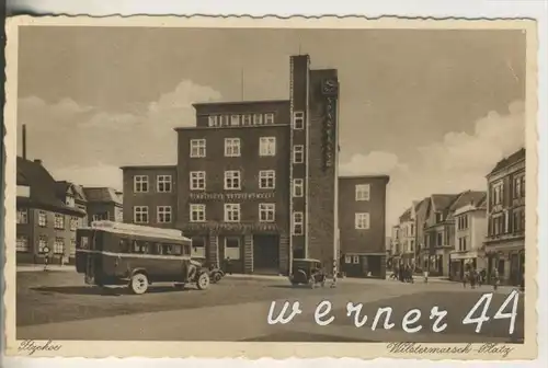 Itzehoe von 1934 Wilstermarsch Platz,Sparkasse,Stadtwerke und alten Bus (21864)