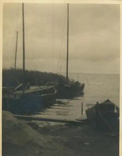 Nidden v. 1934  3 Fischerboote und Steg  (57858)