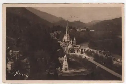 [Ansichtskarte] FRANCE -  Lourdes - La Basilique, vue prise du Chateau. 