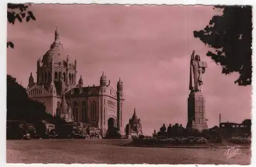 [Ansichtskarte] FRANCE - Lisieux - persepective sur la Basilique ... 