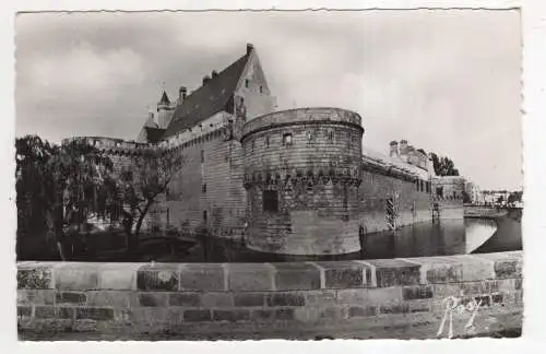 [Ansichtskarte] FRANCE - Nantes - Le Chateau des Ducs de Bretagne - Les Tours et les Fossés. 