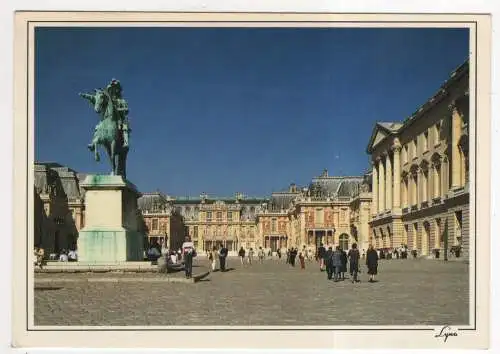 [Ansichtskarte] FRANCE - Versailles - Le Chateau - Cour d'Honneur. 