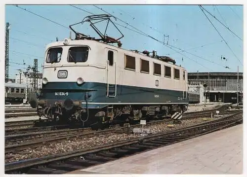 [Ansichtskarte] EISENBAHN - DB - elektrische Mehrzwecklokomotive 141 034-9 im Münchener Hauptbahnhof. 