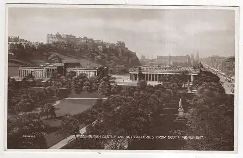 [Ansichtskarte] SCOTLAND - Edinburgh Castle and Art Galleries from Scott Monument. 