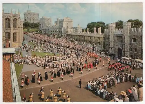 [Ansichtskarte] ENGLAND - Windsor Castle - Lower Ward - H.M. the Queen ... 