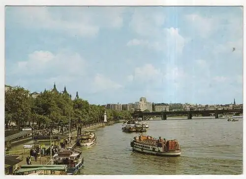 [Ansichtskarte] ENGLAND - London - River Thames and pleasure boats at Westminster Pier. 